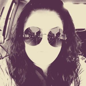 Meet your Posher, Lorena